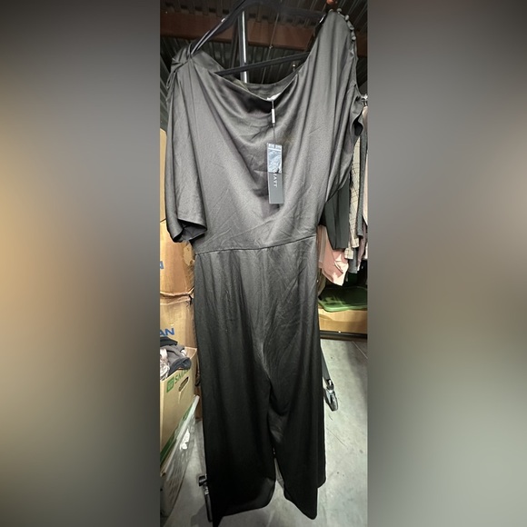 Elliatt | Amari Off the Shoulder Wide Leg Stain Jumpsuit - Picture 4 of 6